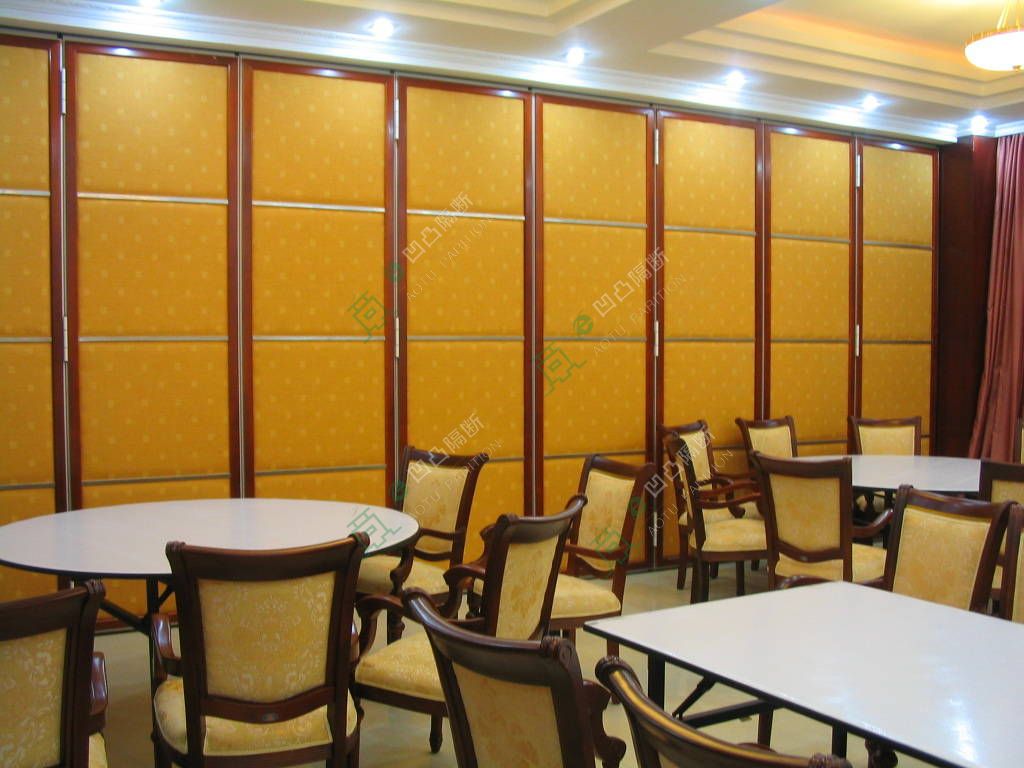 顏值高有檔次 酒店活動(dòng)隔斷如何進(jìn)行選擇 安徽玻璃隔斷供應(yīng)商 凹凸隔斷告訴你