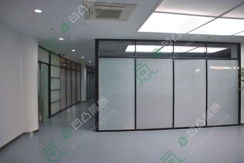 被高顏值吸引 鋁合金玻璃隔斷墻 安徽凹凸隔斷供應(yīng)