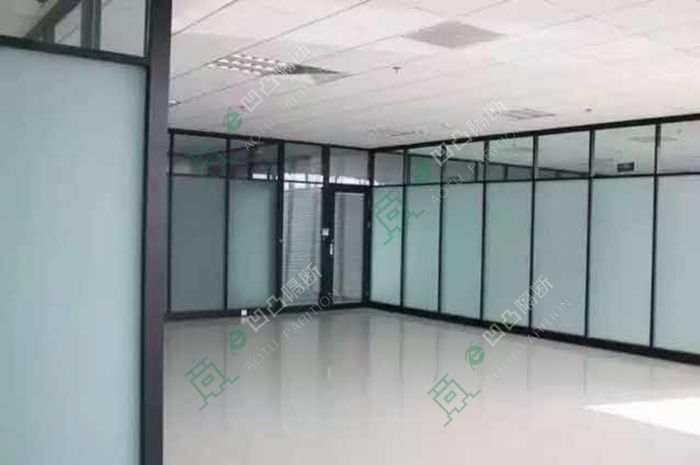 辦公室裝修常用的玻璃隔斷_玻璃隔斷廠家_馬鞍山玻璃隔斷_辦公室玻璃隔斷_光彩玻璃隔斷?