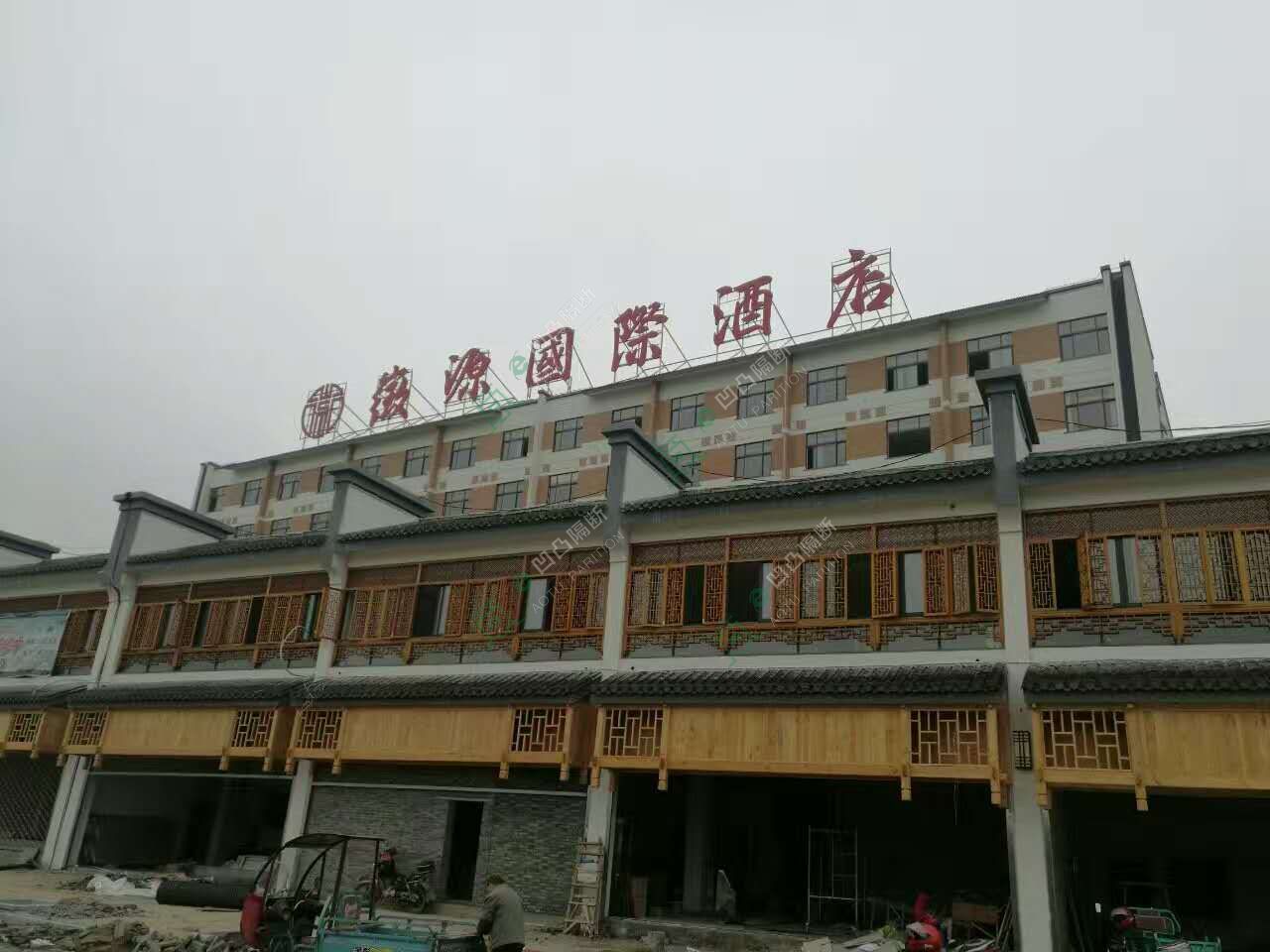 徽源國(guó)際酒店活動(dòng)隔斷,高端活動(dòng)隔斷新品,凹凸隔斷AT-6063新款產(chǎn)品馬上登錄市場(chǎng)