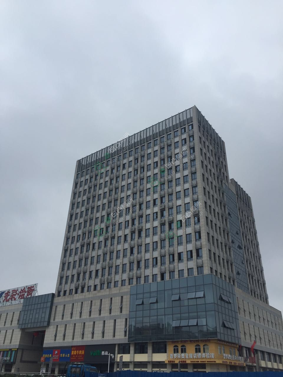 安慶本地玻璃隔斷_玻璃隔斷廠(chǎng)家_[承接]安慶龍潤(rùn)水電安裝工程有限公司雙玻百葉玻璃隔斷工程