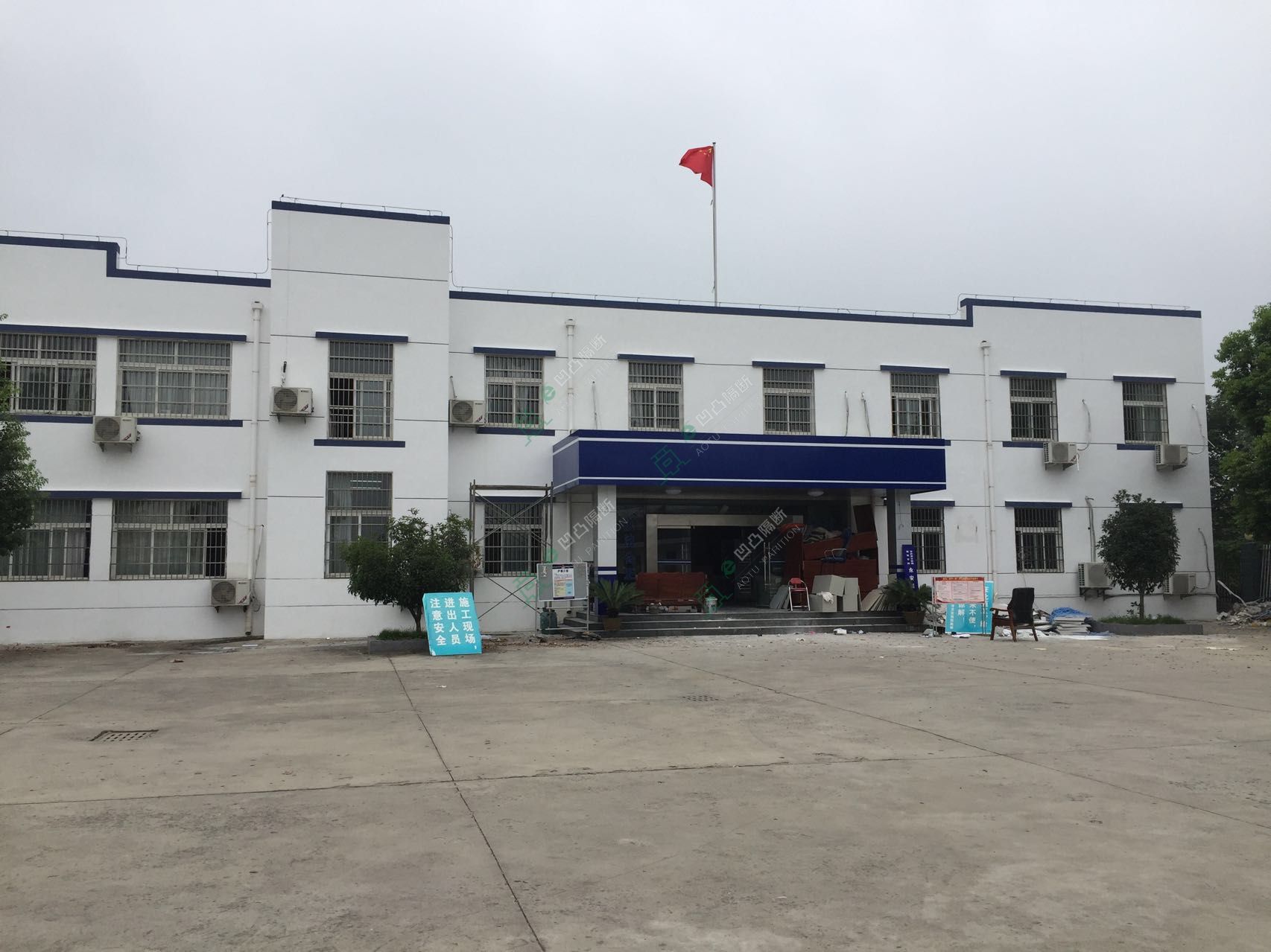 本地玻璃隔斷_玻璃隔斷廠(chǎng)家_[承接]安慶市宜秀區(qū)永安派出所辦公室雙玻百葉璃隔斷工程