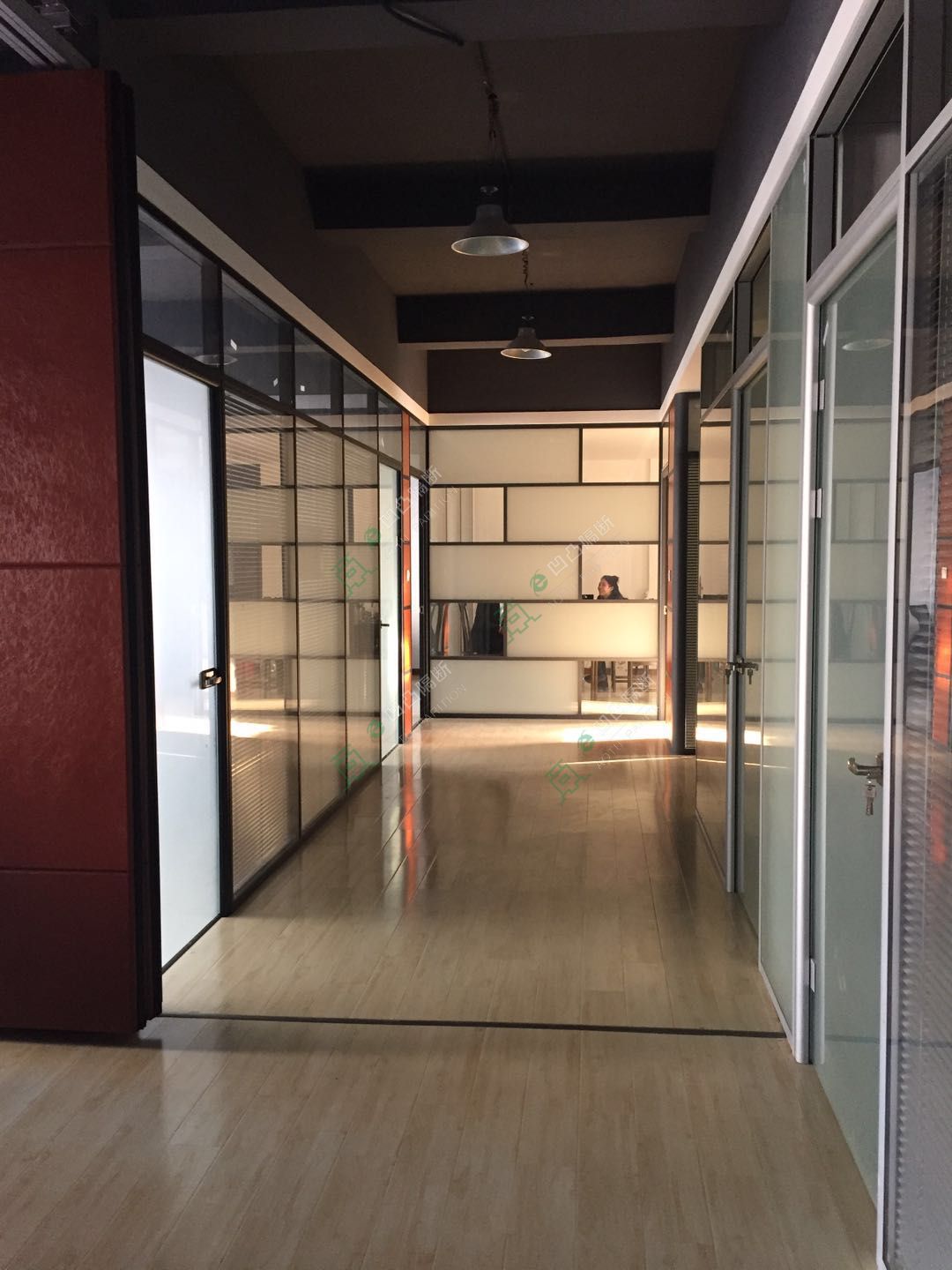 辦公室隔墻  還在用石膏板？你OUT了! 不服來(lái)凹凸隔斷18305563136